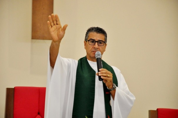 Padre Marcos deixar Parquia So Jos de Osvaldo Cruz no dia 24