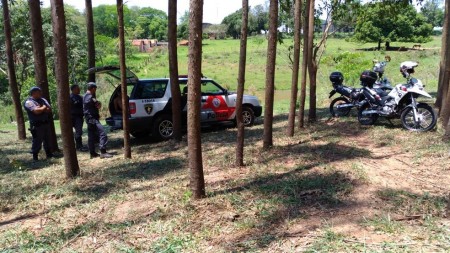 Passageiro pula de janela de veículo em movimento para tentar escapar de flagrante de tráfico de drogas