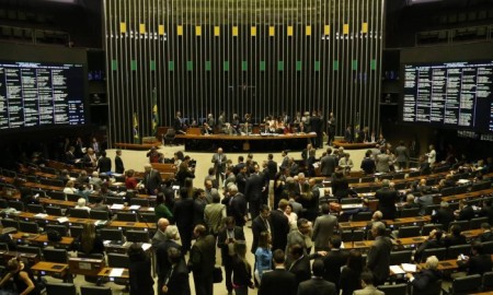 Câmara adia votação da reforma para a próxima terça-feira