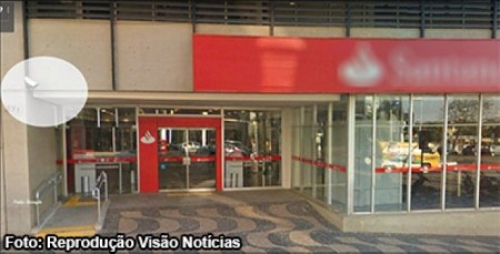 Criminosos furtam banco em 30 segundos, em Marília