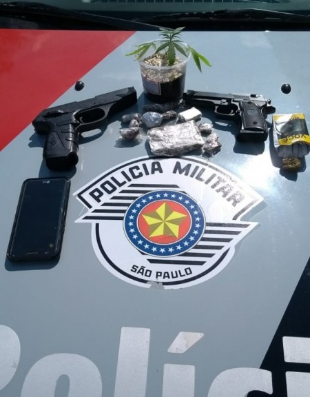 PM de Osvaldo Cruz prende traficante e apreende dois simulacros de arma de fogo