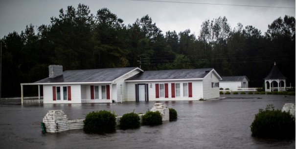 Passagem do furaco Florence deixa 32 mortos e inundaes ainda ameaam cidades dos EUA