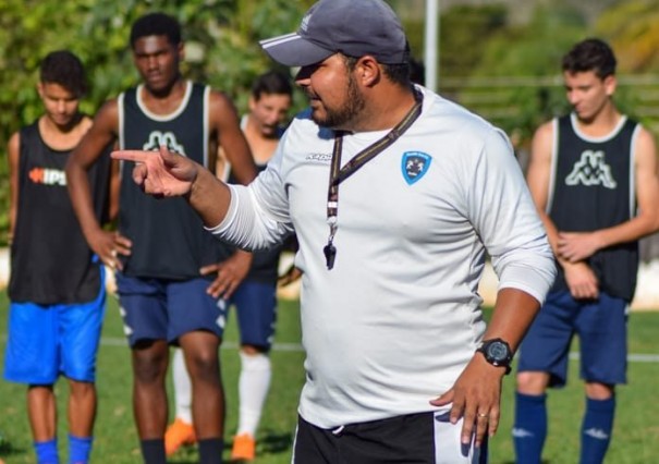 Tcnico valoriza empate e projeta jogo contra o Palmeiras pelo Sub-15