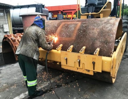 Mais de 1 t de cocaína é achada dentro de rolos compressores com destino à África