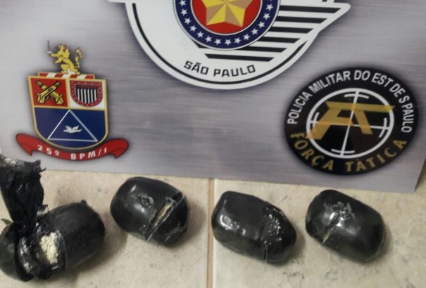 Mulher esconde cocana em caixas de sabo em p e  detida pela polcia em Pacaembu