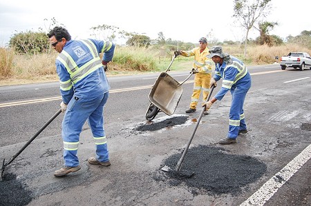  DER inicia operação tapa-buracos em trecho crítico da SP-294, entre Junqueirópolis e Dracena