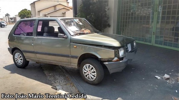 Veculo colide e danifica parede de comrcio em Tup