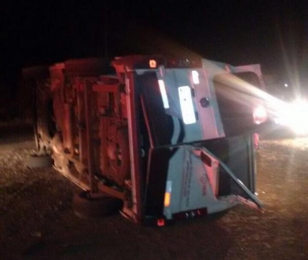 Van da prefeitura de Dracena que transportava pacientes capota e deixa feridos 