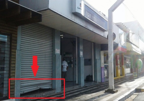 Ladres foram porta e tentam entrar em lotrica de Osvaldo Cruz