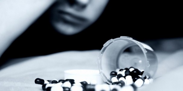 Adolescente tenta o suicdio ingerindo vrios comprimidos em Osvaldo Cruz