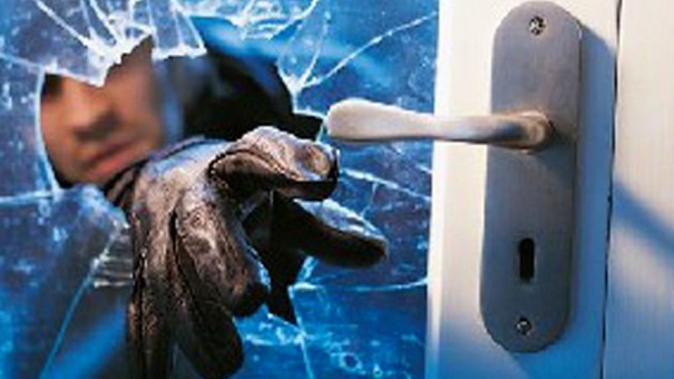 Ladres invadem residncia e furtam revlver em Osvaldo Cruz