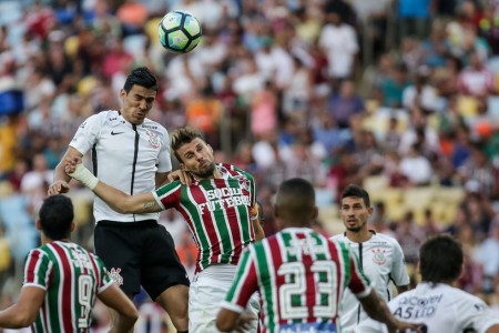 Timão segura a pressão do Fluminense e vence mais uma no Brasileirão