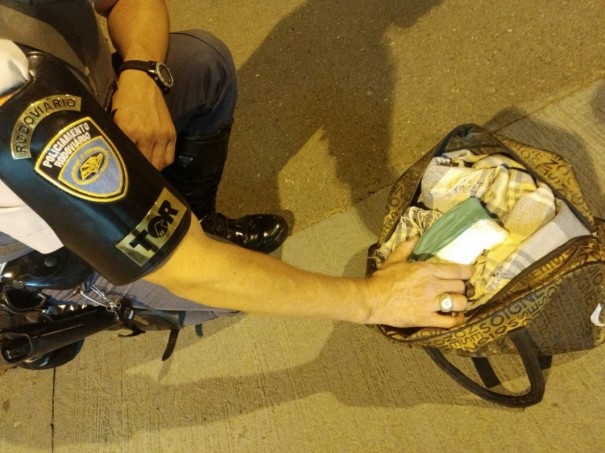 Em troca de R$ 1 mil, adolescente transporta 500 gramas de cocana, mas acaba apreendida