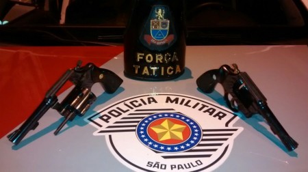 Força Tática da Polícia Militar apreende duas armas de fogo no Alberto Lang